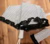 Pöttyös, fodros, vajszín-fekete színű női automata esernyő