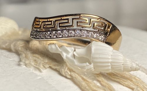 Aranyozott stílus, antiallergén, cirkónia kristállyal díszített gyűrű 165