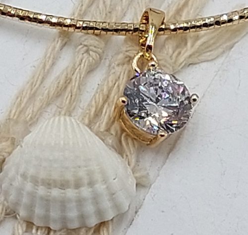 Antiallergén, aranyozott, gyémánthatású cirkónia kristállyal díszített medál